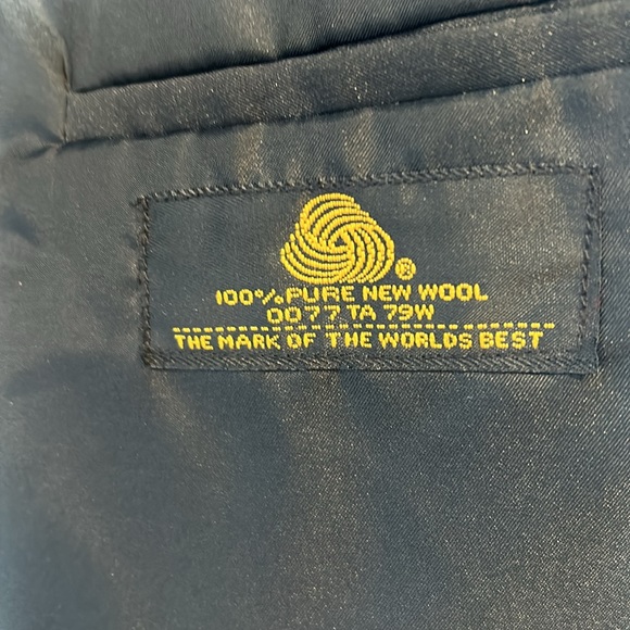 C & R Clothiers Black Wool Suit Jacket Size 44Reg Shiny Lapel Pockets Int. & Ext - Picture 3 of 7